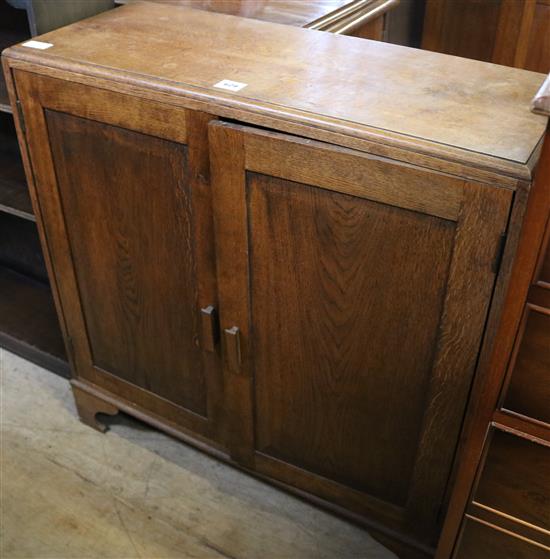 Dwarf oak 2 door cupboard(-)